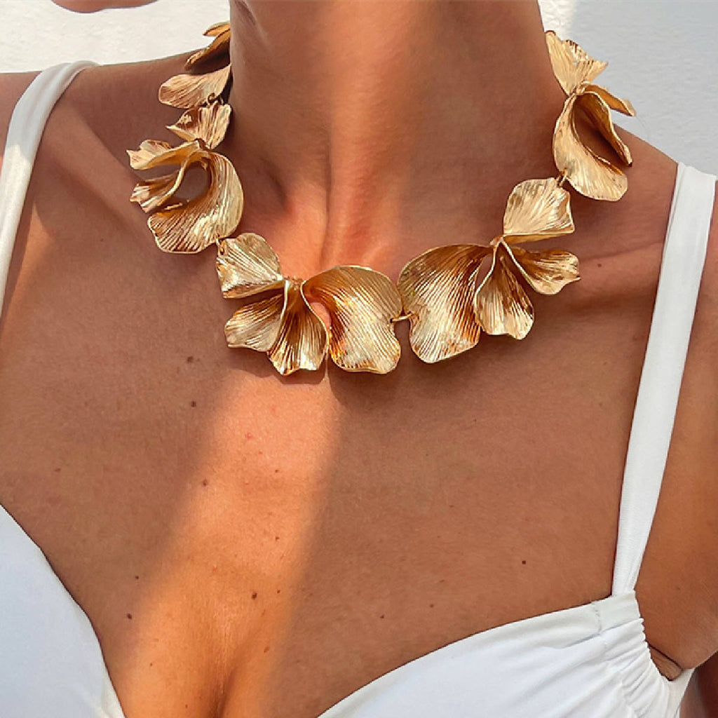 Faltige Textur Blumenhalskette