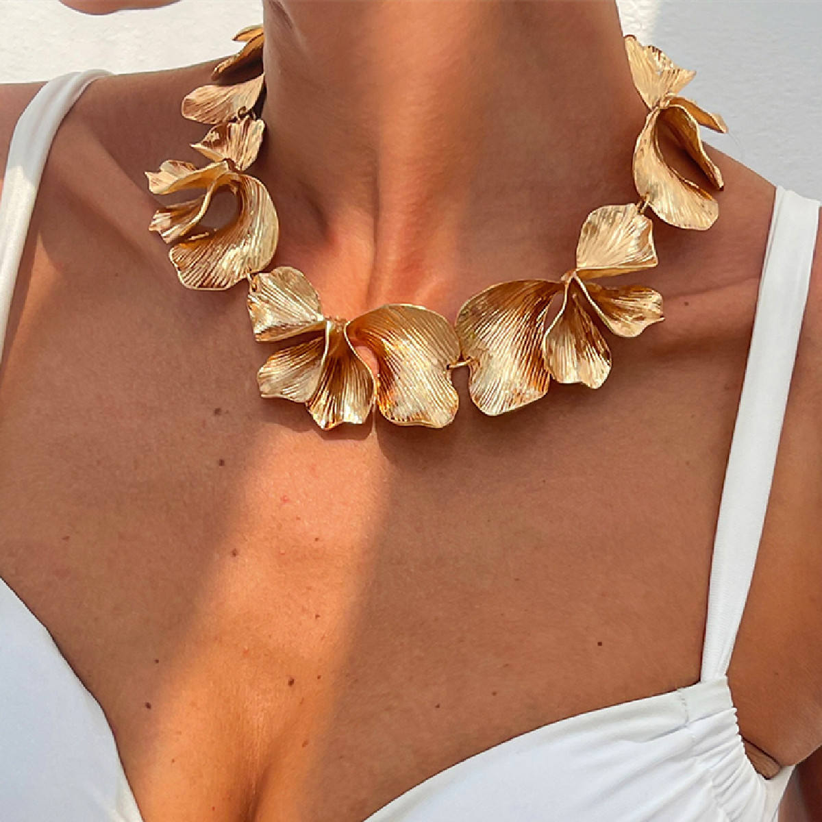 Faltige Textur Blumenhalskette